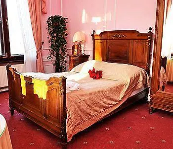 Bursztynowy Pałac 4*